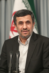 اعطای نشان عالی جمهوری اسلامی به سفیر ونزوئلا توسط رییس جمهوری 